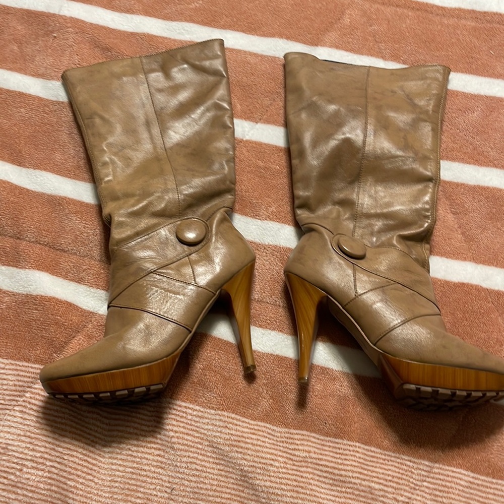 Leather boots size 6